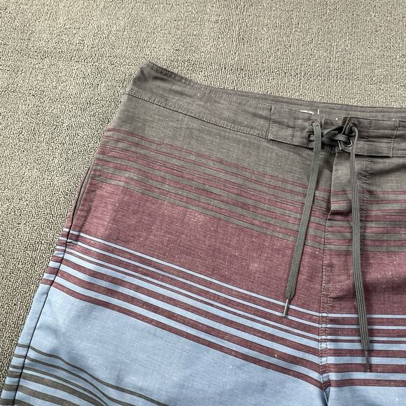 Travis Mathew Shorts Adult Size 42 Striped Boardshorts Active Casual Men's - Picture 2 of 14